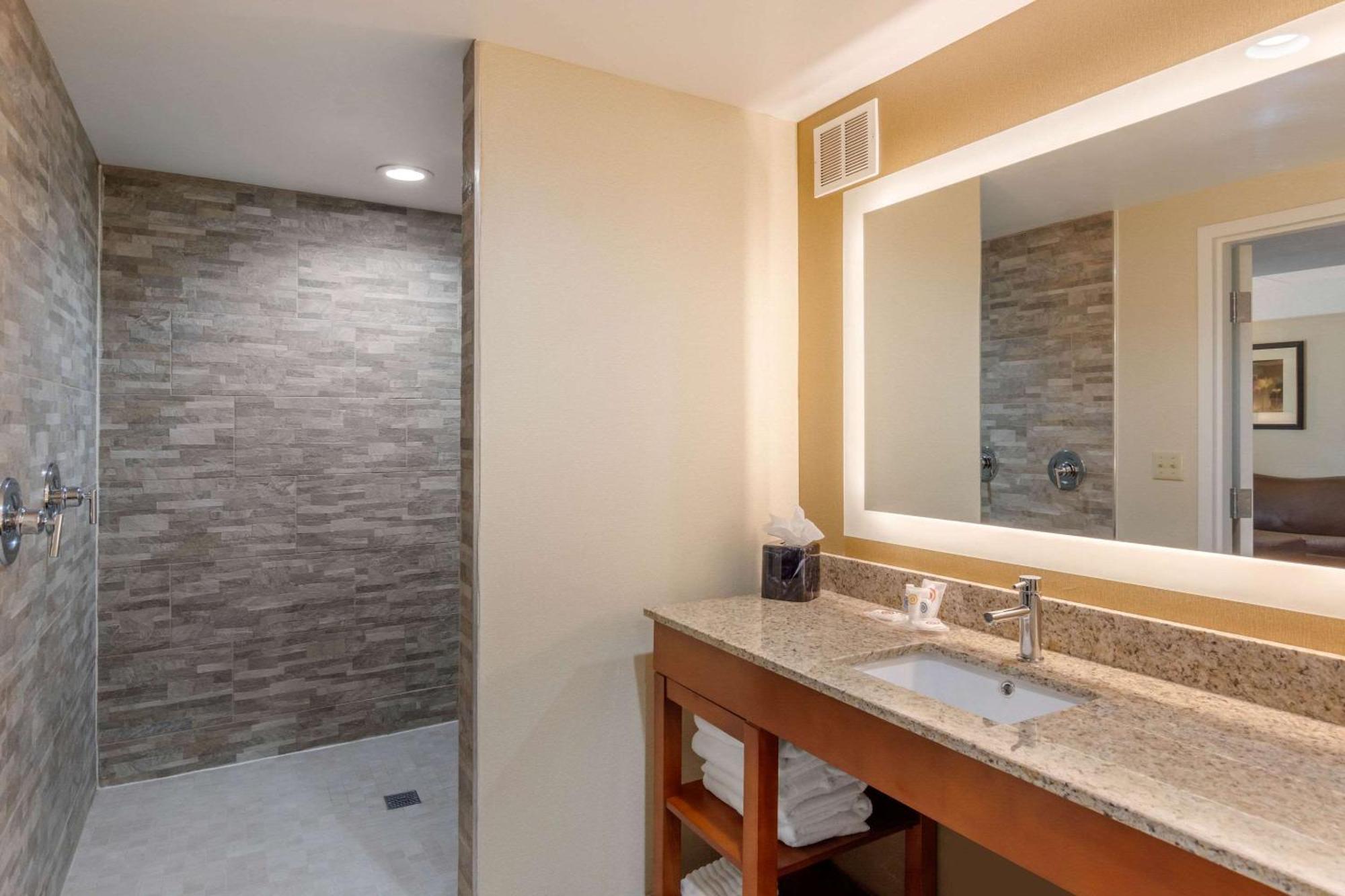 Comfort Suites Southpark Colonial Heights Bagian luar foto